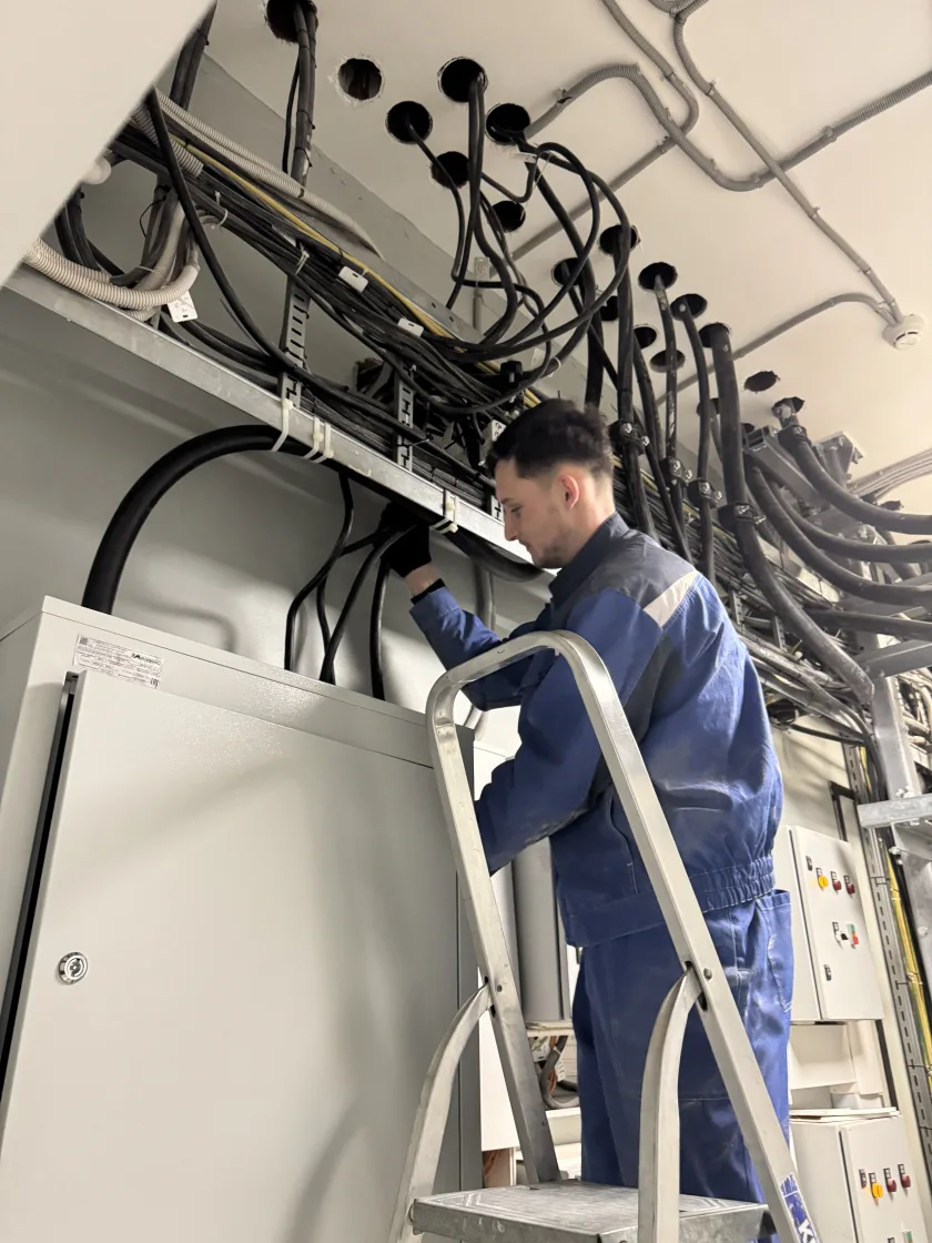 Электромонтажные работы в щитовой паркинга — наши работы, объект 12